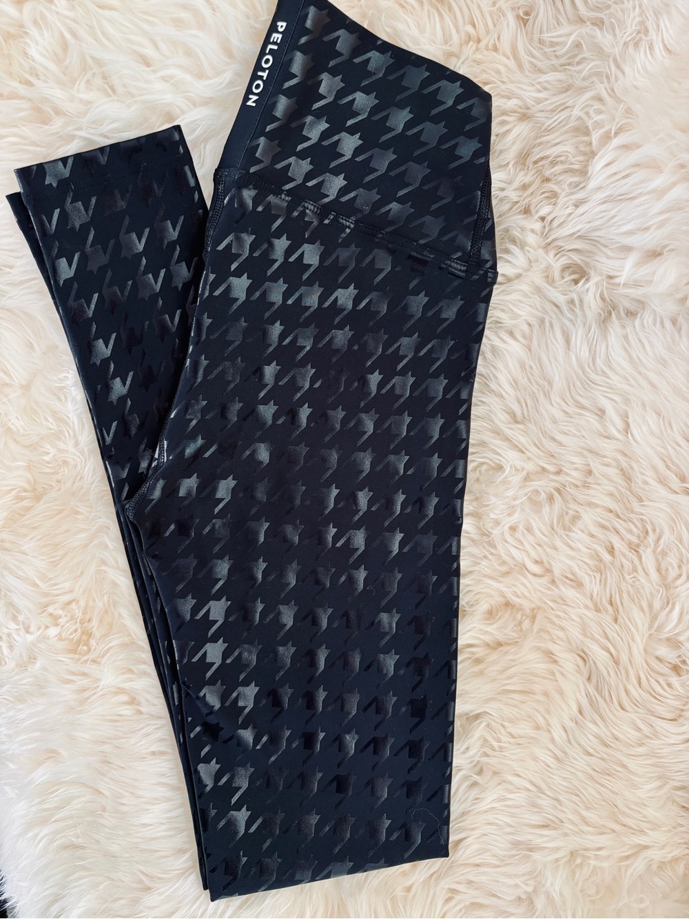 Lululemon Peloton Limited Edition NWOT Shiny Black Houndstooth High-Waist Leggin - Picture 3 of 7
